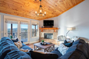 Gorgeous Blue Ridge views spacious retreat with spa